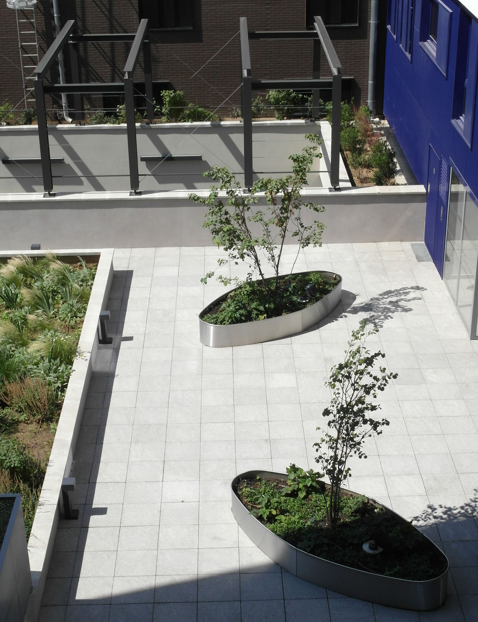 Jardinières en aluminium au RDC